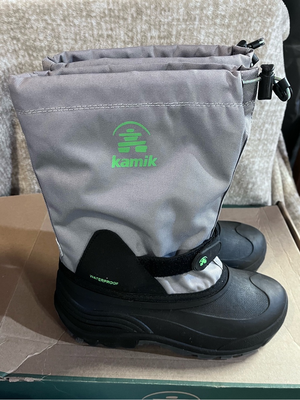 Kamik Youth Gray and Black Waterproof Snow Boots Size 6